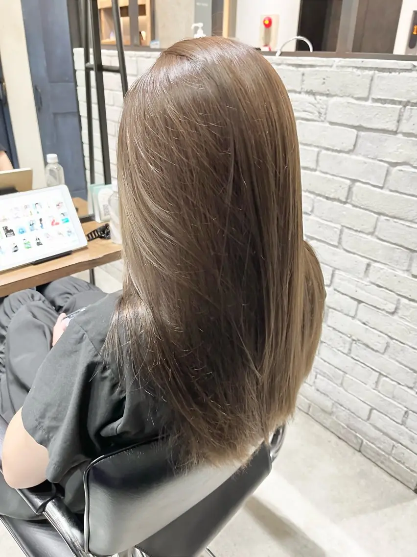 ロング カラー アディクシーカラー ベージュカラー 透明感カラー グレージュ イルミナカラー ヘアカラー 🌈外国風ハイライト こうたろうのヘアスタイル