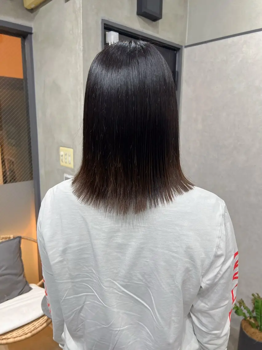 ミディアム ミディアムパーマ ボブ 顔周りカット 縮毛矯正 YUI ハイトーンカラーのヘアスタイル