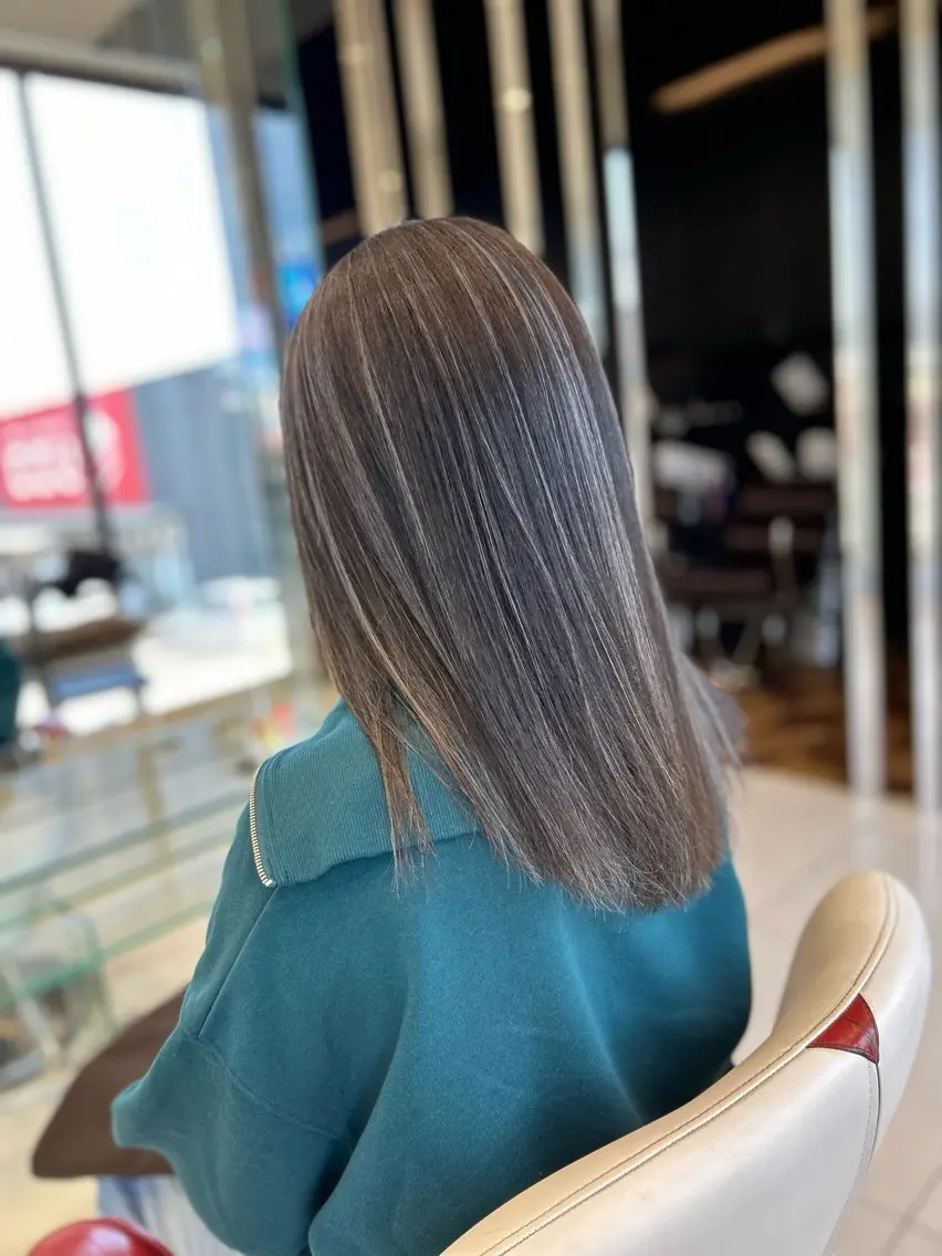 ミディアム カラー ブリーチ デザインカラー ハイライトカラー ハイライト ヘアカラー カラーと言ったら SAWARAのヘアスタイル