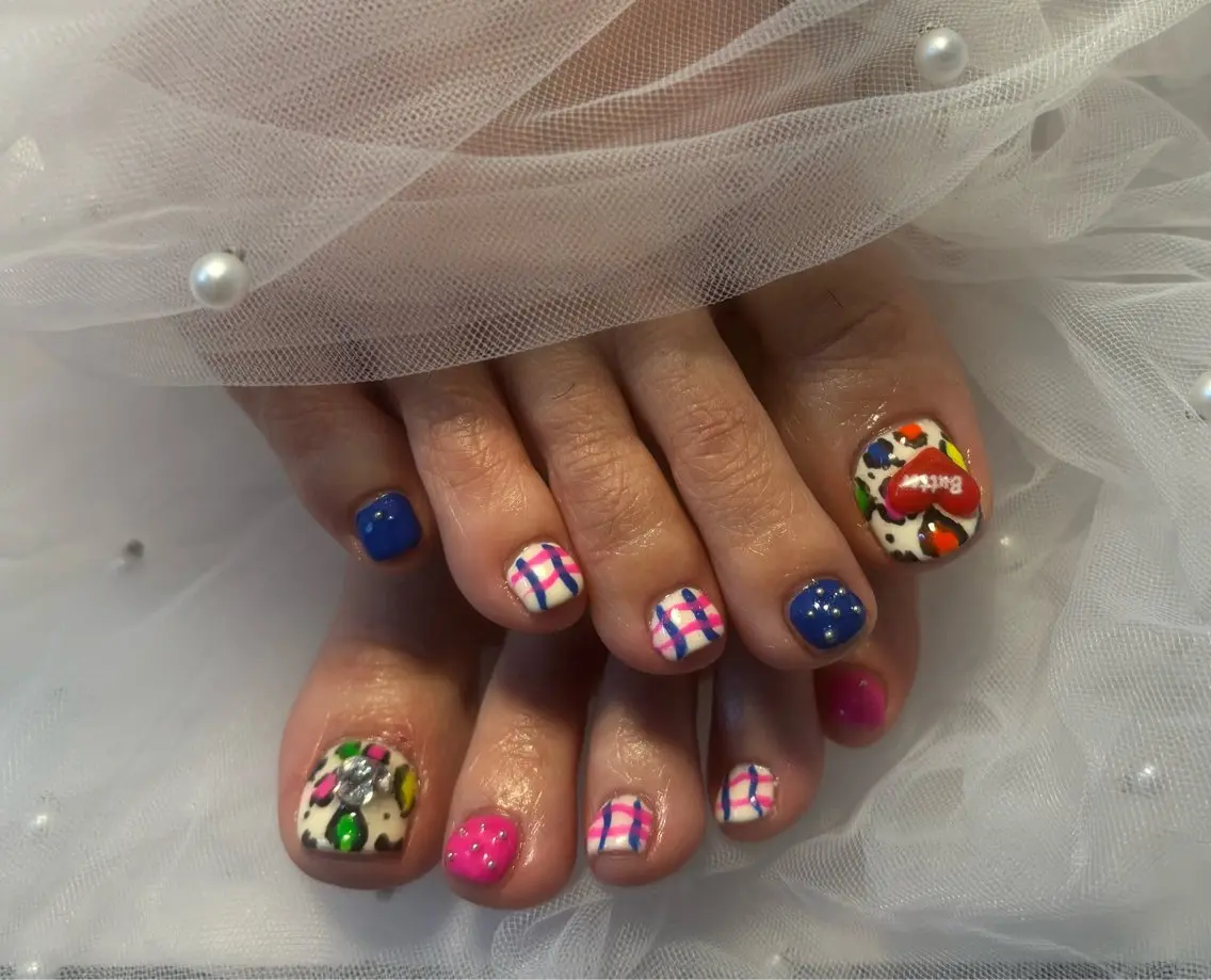 ネイル フラッシュネイル フットネイル フレンチネイル ジェルネイル ガラスフレンチ Nail salon Natulalのネイルデザイン