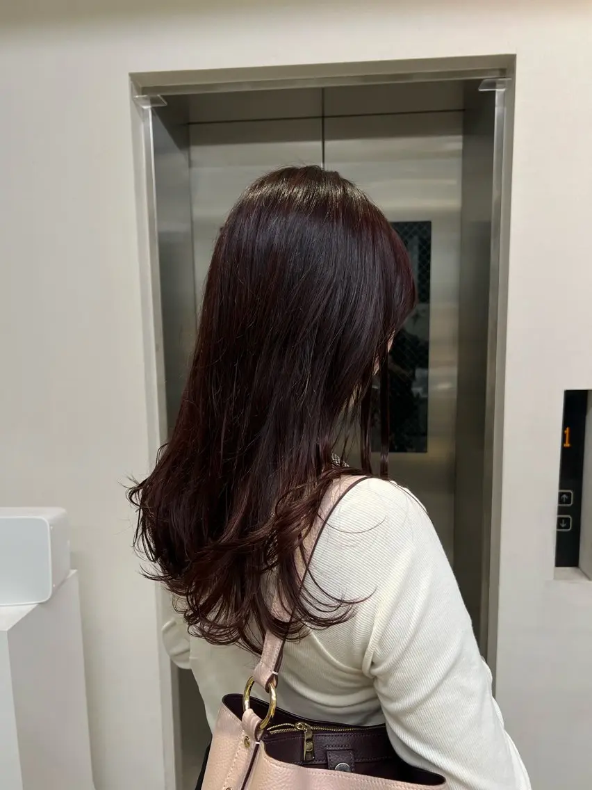ロング カラー レッドカラー ヘアカラー トリートメント AmiLi HONOKAのヘアスタイル