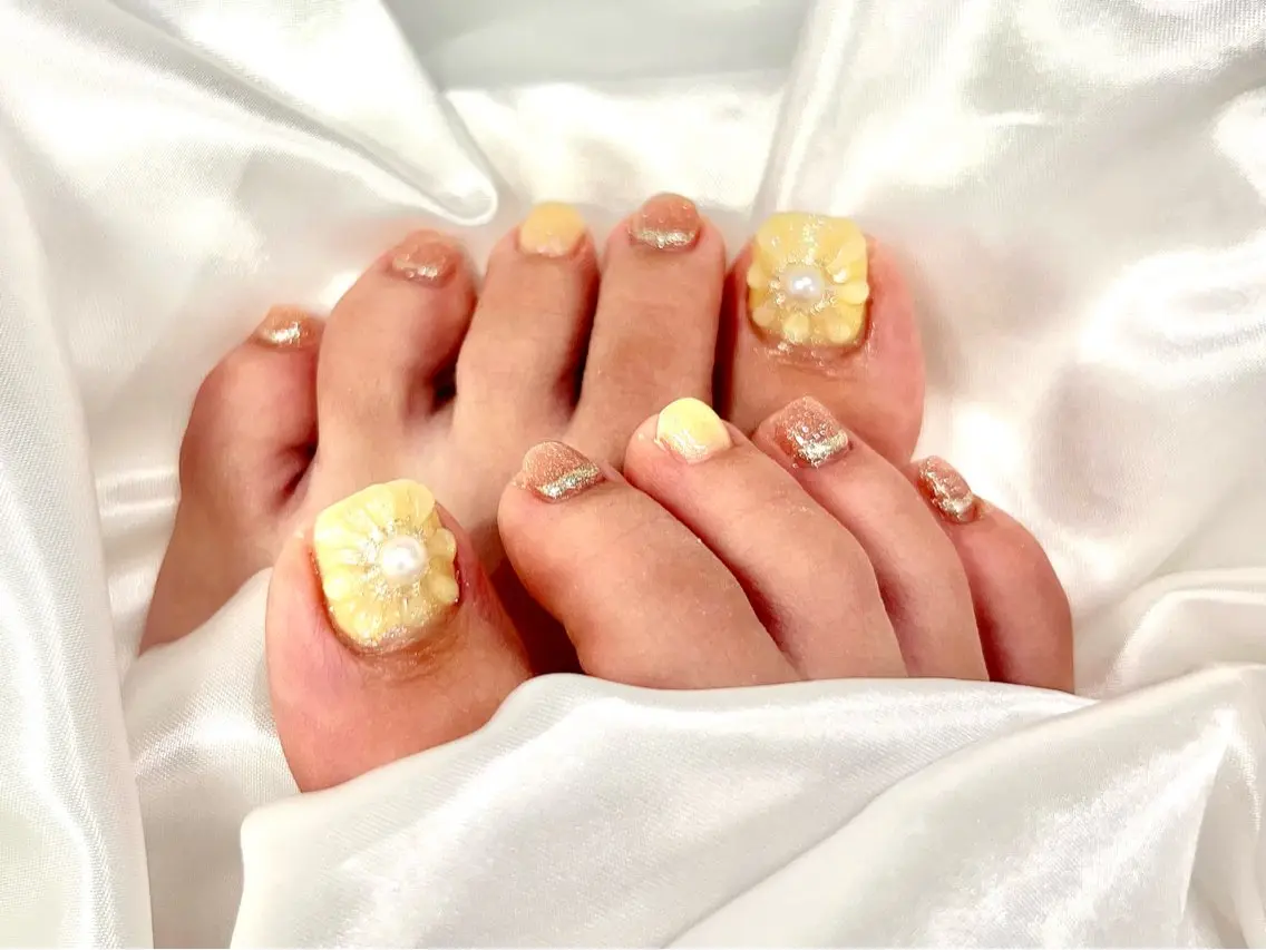 ネイル フットネイル ジェルネイル マグネットネイル 持ち込み ニュアンスネイル Nail Neige🐈🌙のネイルデザイン