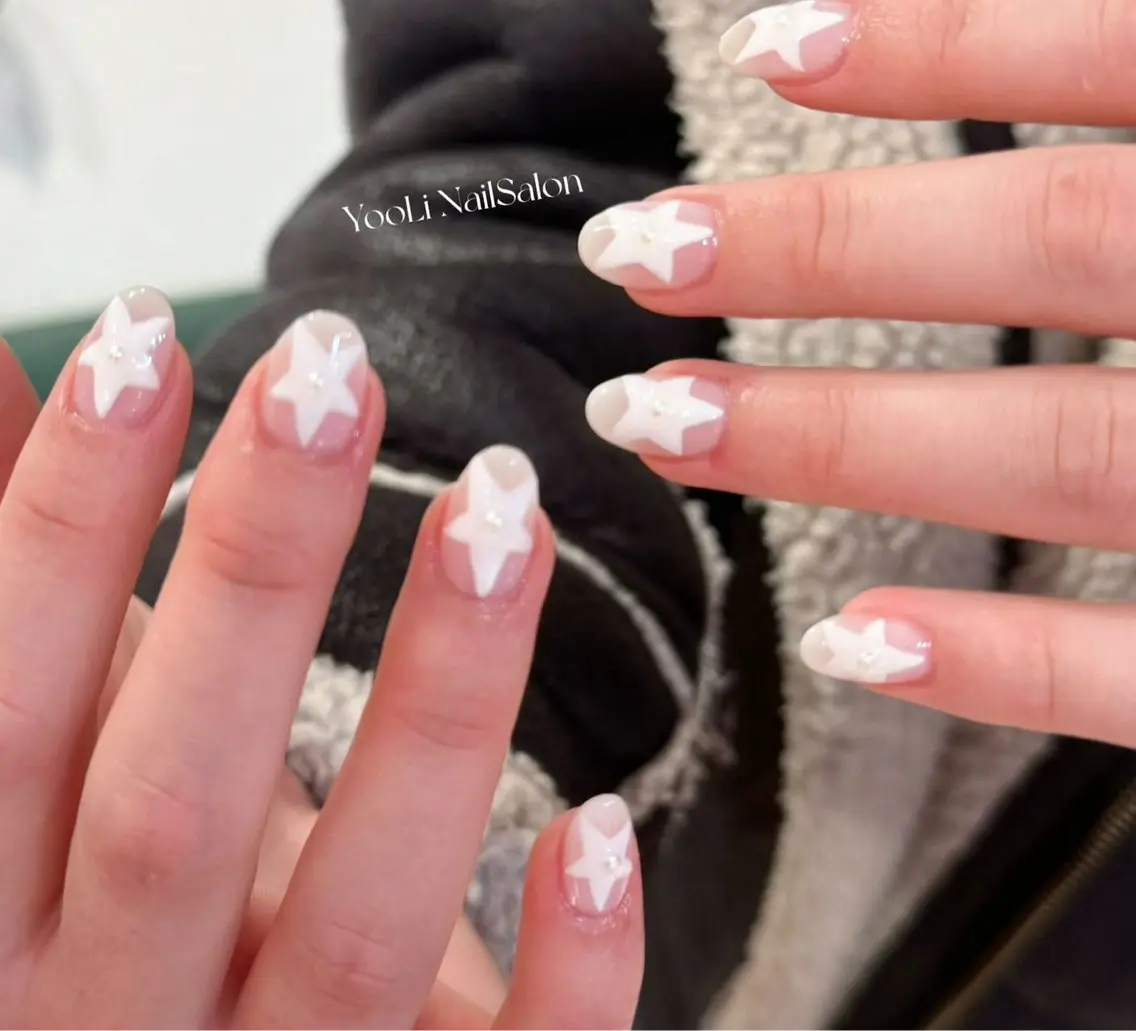 ネイル アートネイル オーロラネイル チークネイル フレンチネイル ガラスフレンチ ハンドネイル 🎀YooLi Nail salonのネイルデザイン