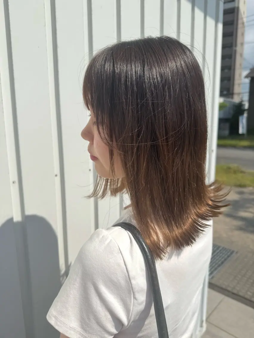 ミディアム 對馬 小菜美のヘアスタイル