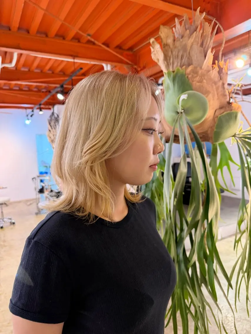 カラー ブリーチ ダブルカラー 安谷 彩香のヘアスタイル
