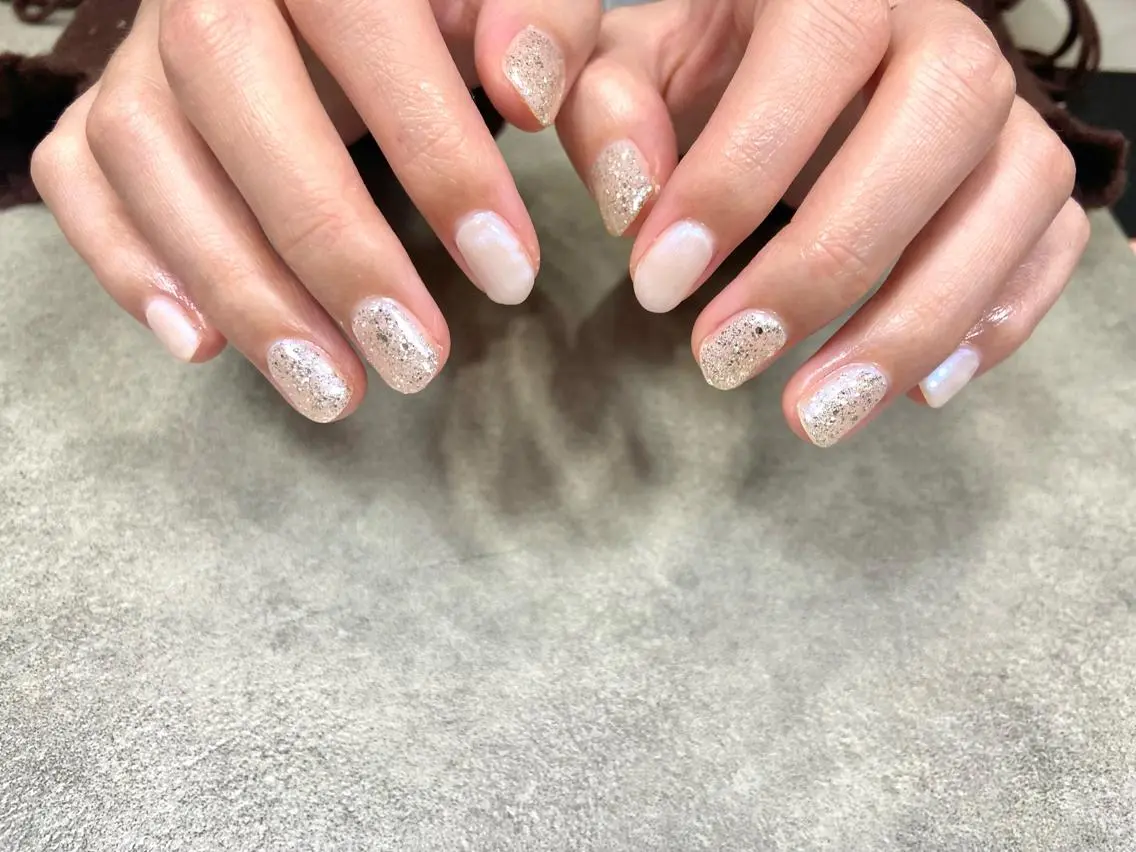 ネイル ラメ(グリッター) ワンカラーネイル ホワイト salon de oct.のネイルデザイン