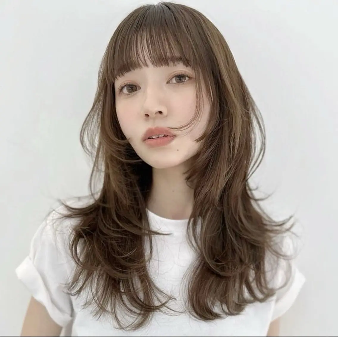 セミロング 佐々木 彩花のヘアスタイル