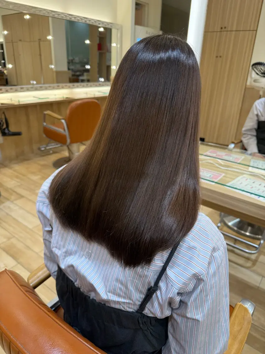 セミロング トリートメント 緑川 莉緒のヘアスタイル