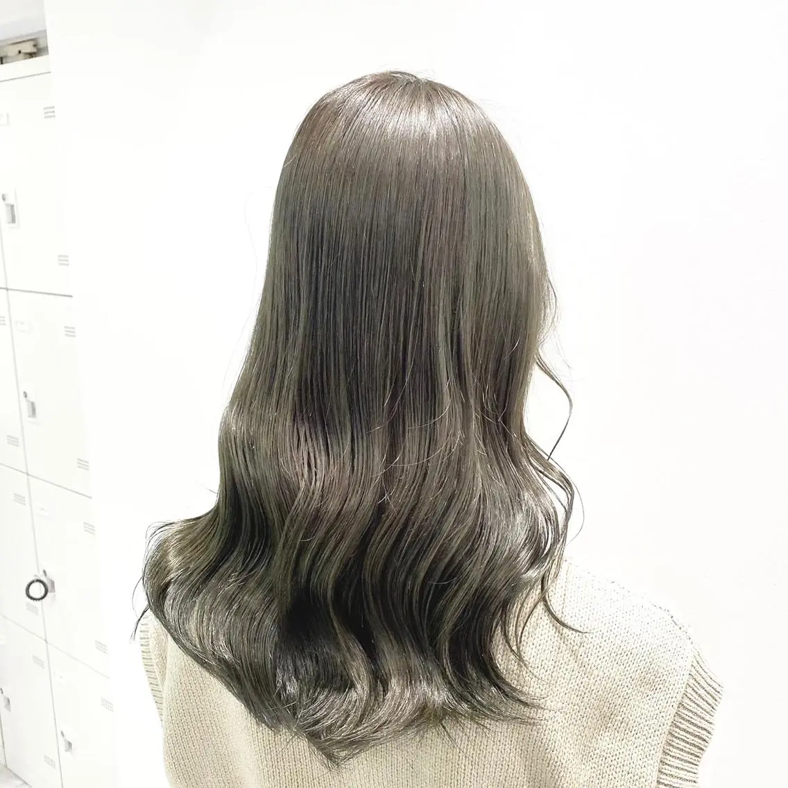 ミディアム カラー ブリーチ縮毛矯正加藤 赤み無し透明感ヘアのヘアスタイル