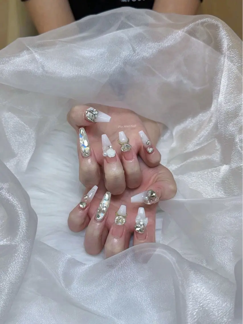 ネイル ハンドネイル HANA 長さだしのネイルデザイン