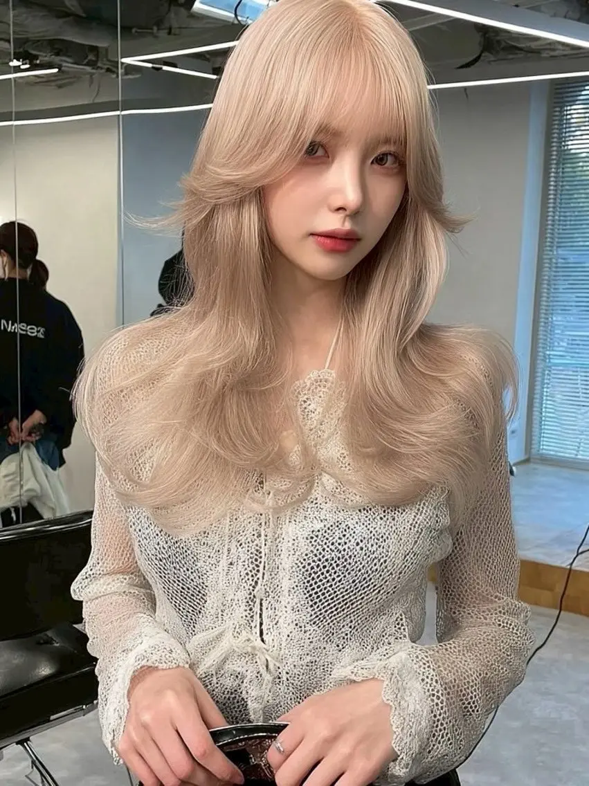 ロング カラー ボブ 顔まわりレイヤー 韓国風ヘア レイヤーカット ウルフカット 岡田 望愛🫧のヘアスタイル