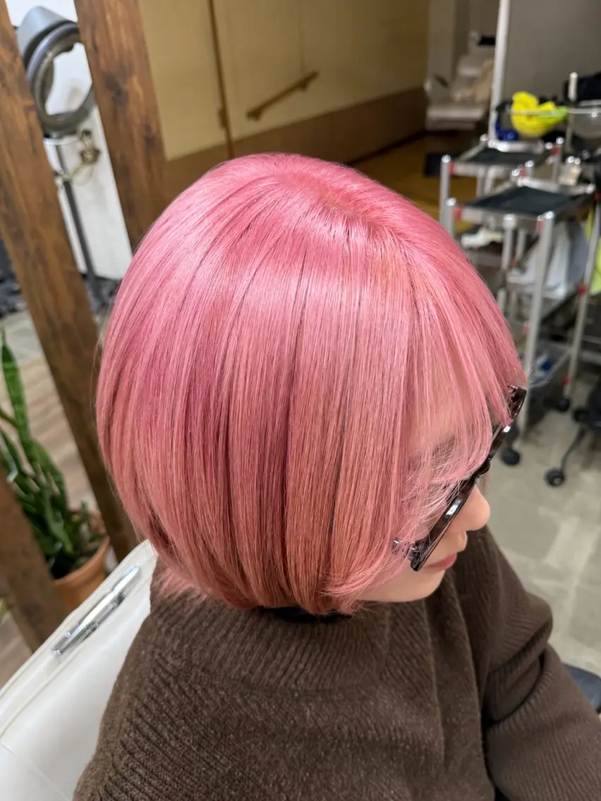ショート カラー ヘアアレンジ ブリーチ 透明感カラー ピンクカラー ボブ カット ヘアカラー イツキ🌕デザインカ ラー🥨髪質改善🫧のヘアスタイル
