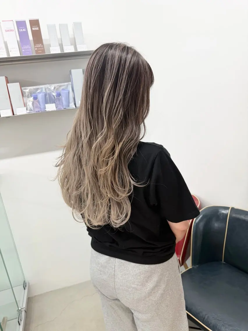 カラー バレイヤージュ ベージュカラー ミルクティーベージュ ハイトーン✨ブリーチ ✨高田めぐみのヘアスタイル