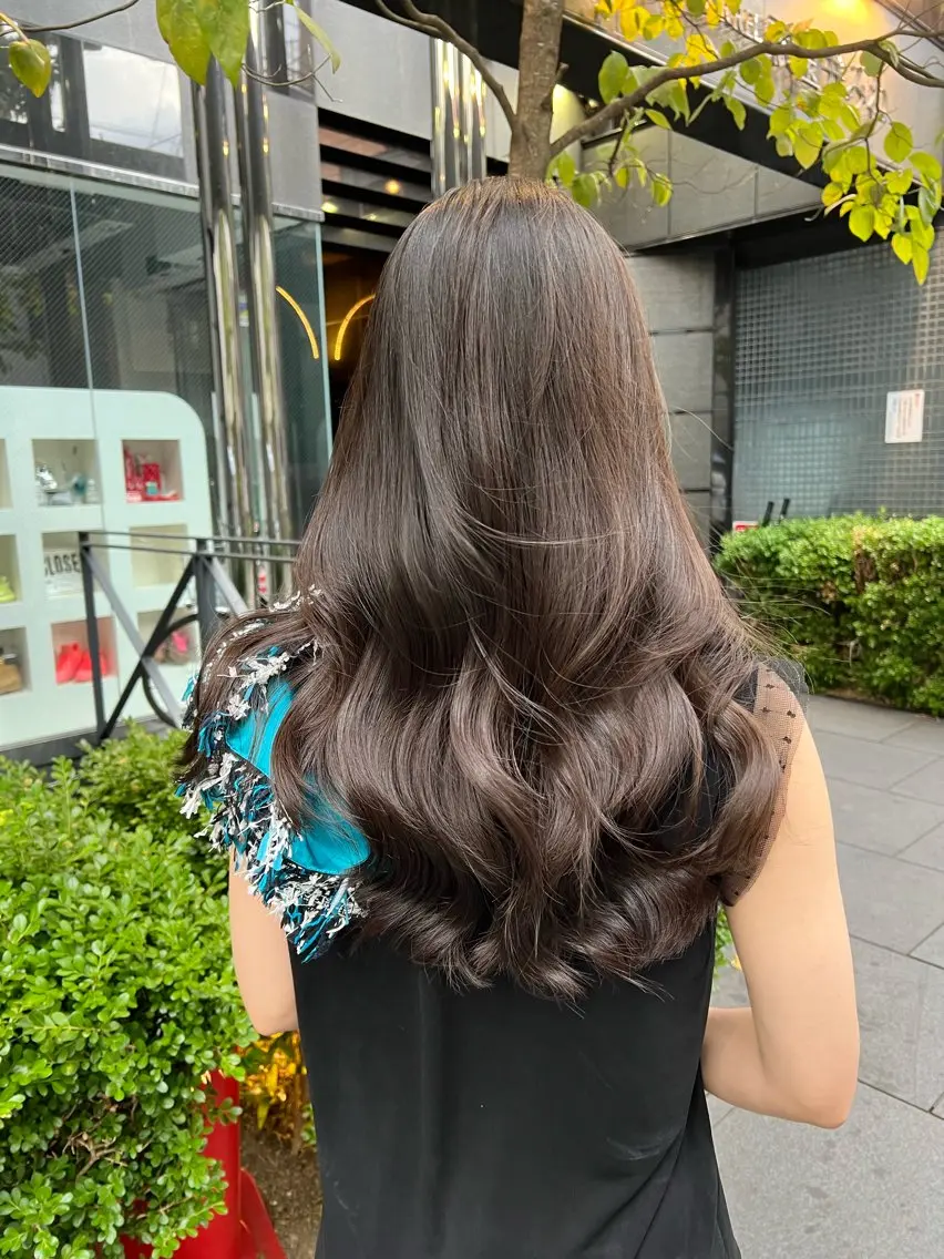 ロング カラー ロングレイヤー レイヤーカット ロング トリートメント 吉ヶ別符 亮祐のヘアスタイル