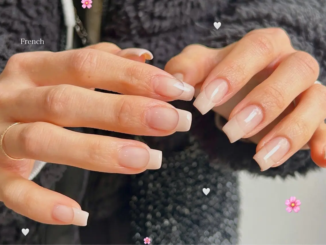 【大人可愛いフレンチネイル🌷】(オフ有り)の写真