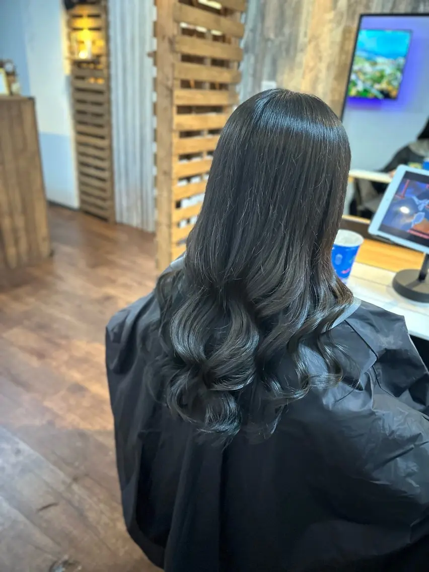 ロング カラー 透明感カラー ネイビーカラー カット ヘアカラー トリートメント Luzir⭐︎ GEN⭐︎のヘアスタイル