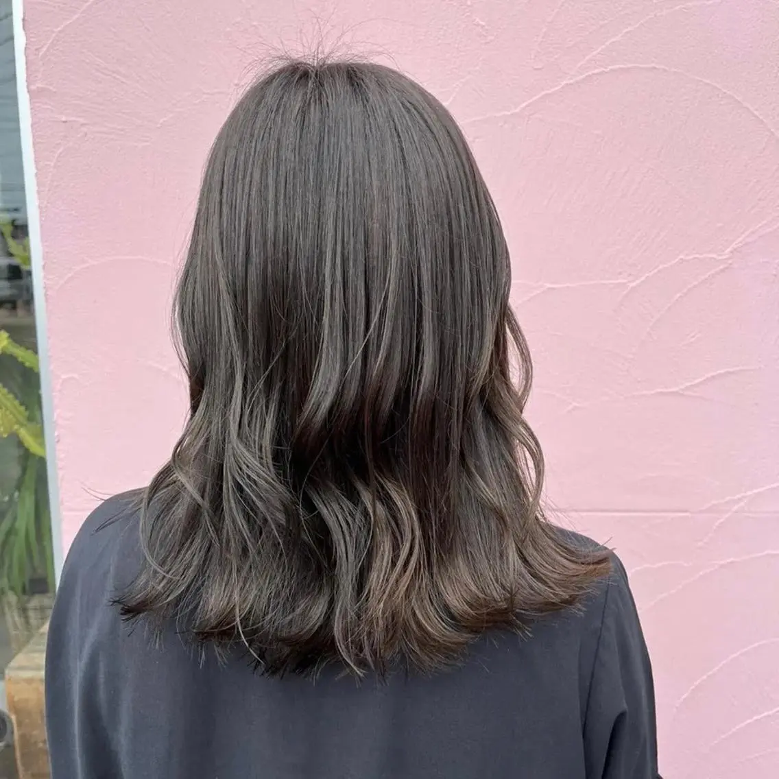ミディアム カラー 透明感カラー オリーブカラー ♡ナナコ♡ レイヤー /ブリーチ/艶髪のヘアスタイル