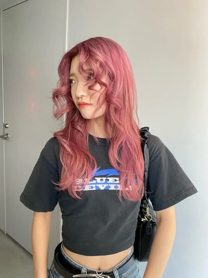 ミディアム カラー ヘアアレンジ ピンクカラー mina 🌷のヘアスタイル