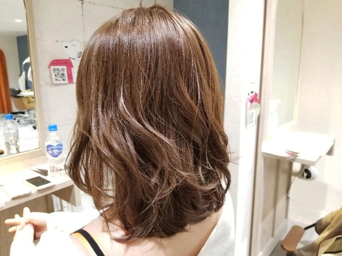ミディアム カラー アッシュ カット ヘアカラー トリートメント SAKURA (サクラ)のヘアスタイル