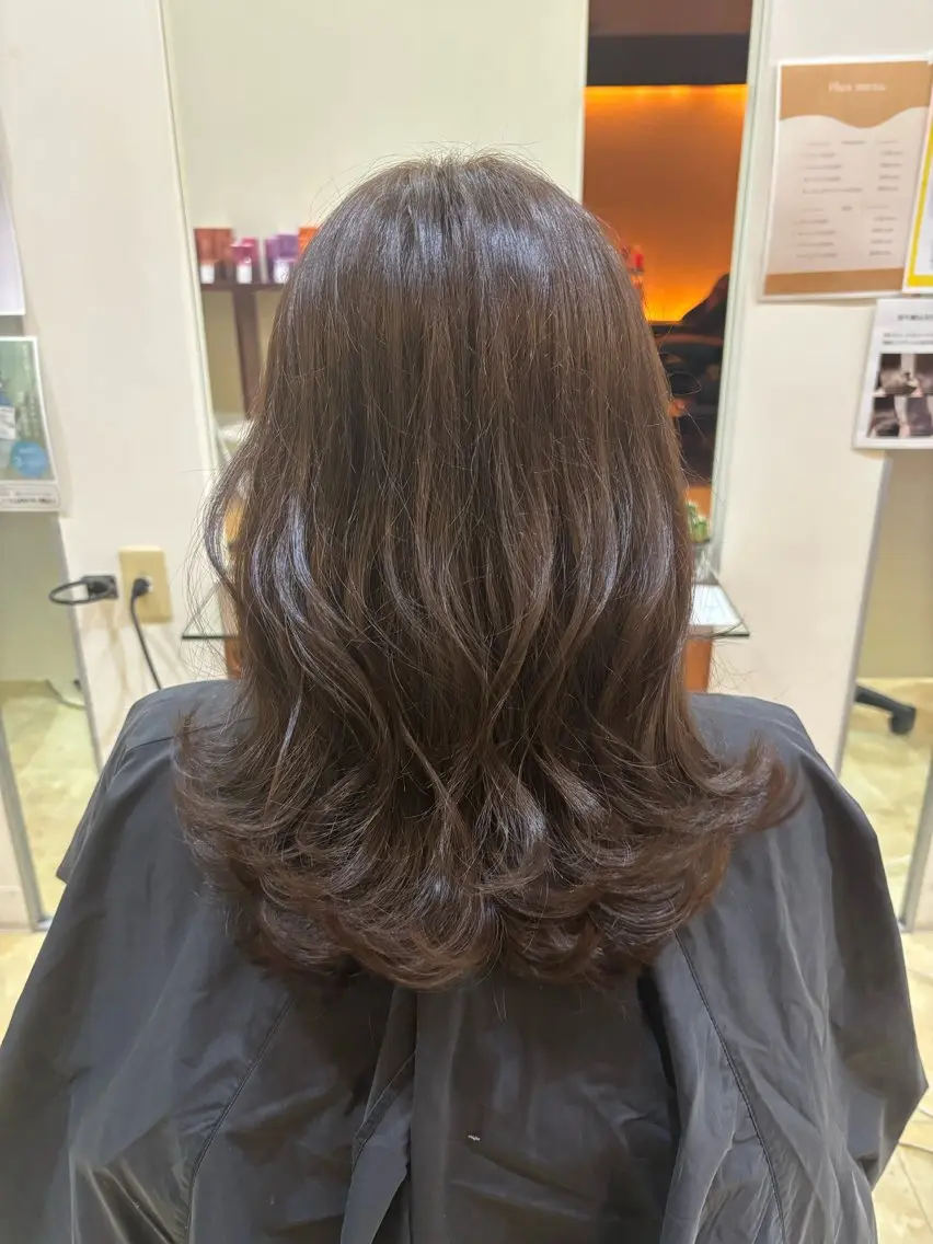 セミロング ヘアカラー ヘッドスパ 亀山 来未のヘアスタイル