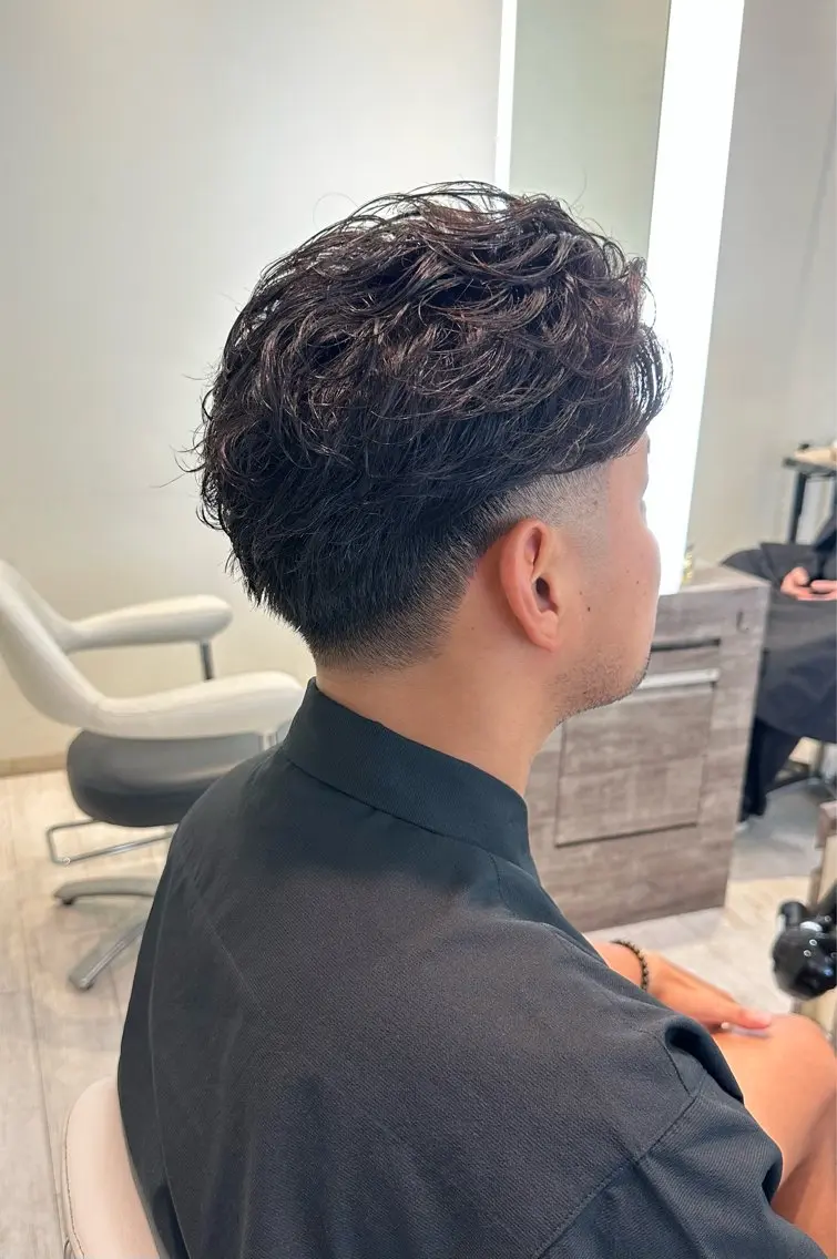 パーマ メンズ ビジネス フェードカット メンズパーマ カット パーマ 佐野 太河のヘアスタイル