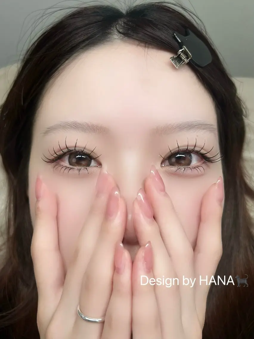 【目元撮影モデル】上下フラットラッシュ140本+40本/コーティング付きの写真