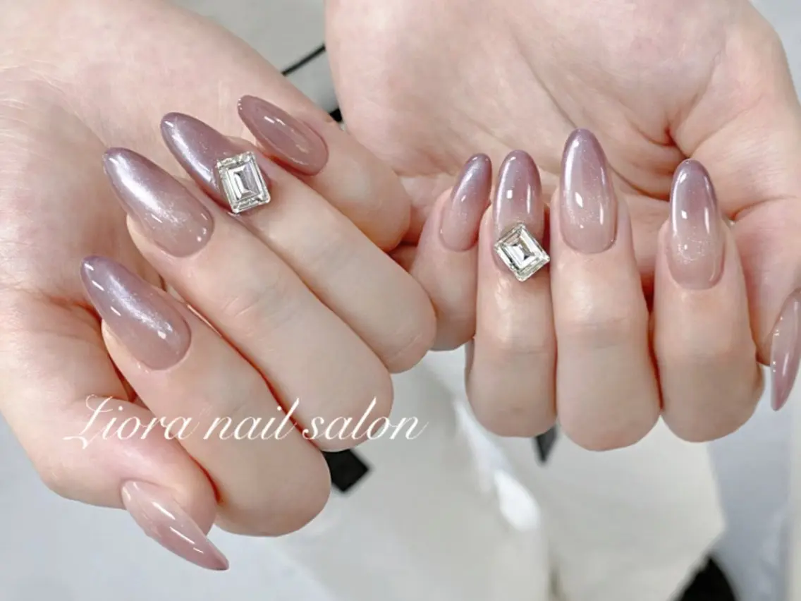ネイル フレンチネイル ジェルネイル ガーリー グラデーション キラキラネイル ハンドネイル Liora nailのネイルデザイン