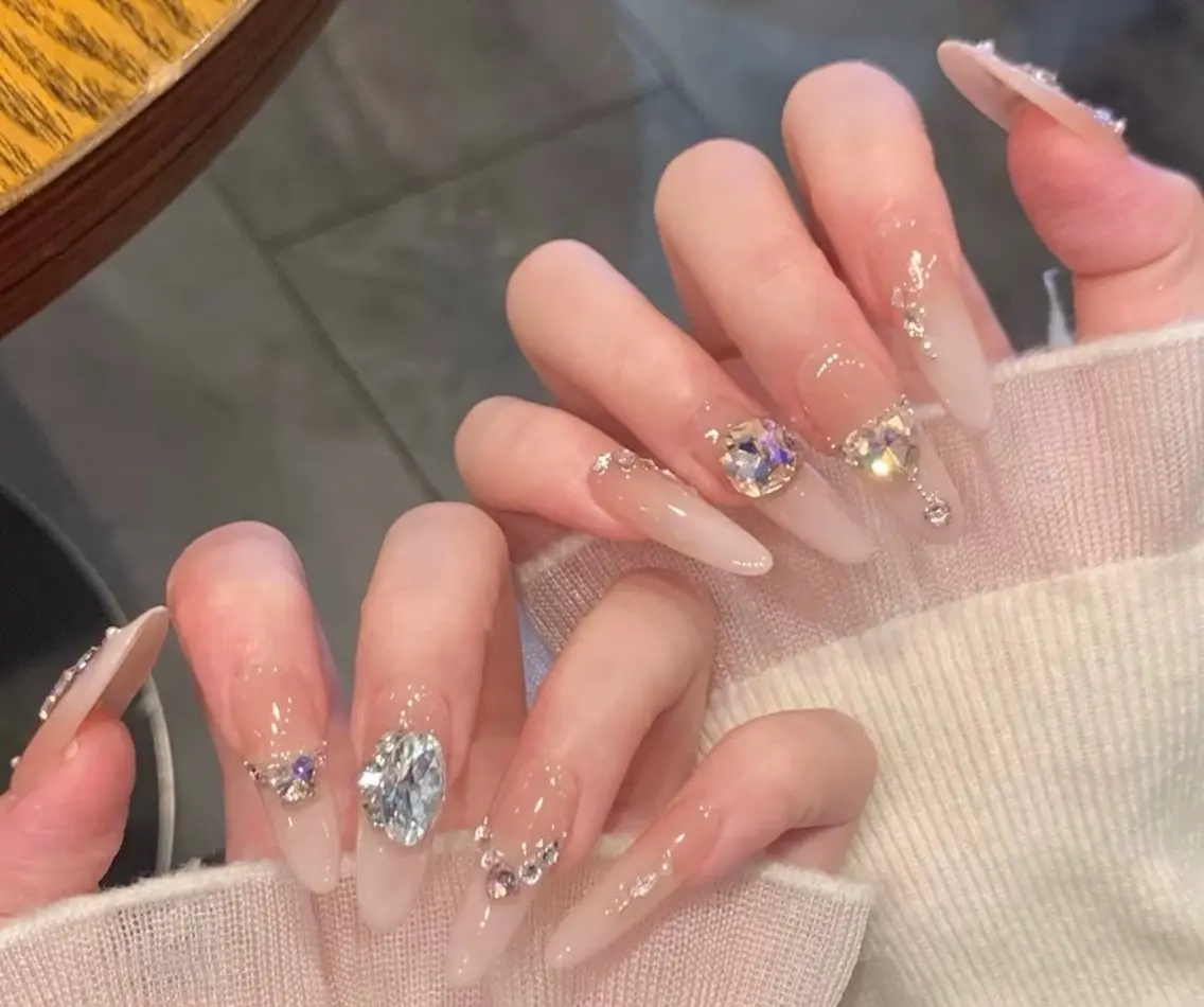 ネイル チークネイル 長さ出し フラワーネイル フレンチネイル ガーリー sun nail池袋 モデル募集のネイルデザイン