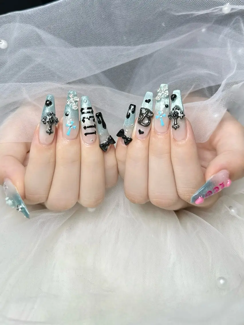 ネイル 長さ出し ジェルネイル 韓国ネイル マグネットネイル 持ち込み ハンドネイル SHE NAILのネイルデザイン