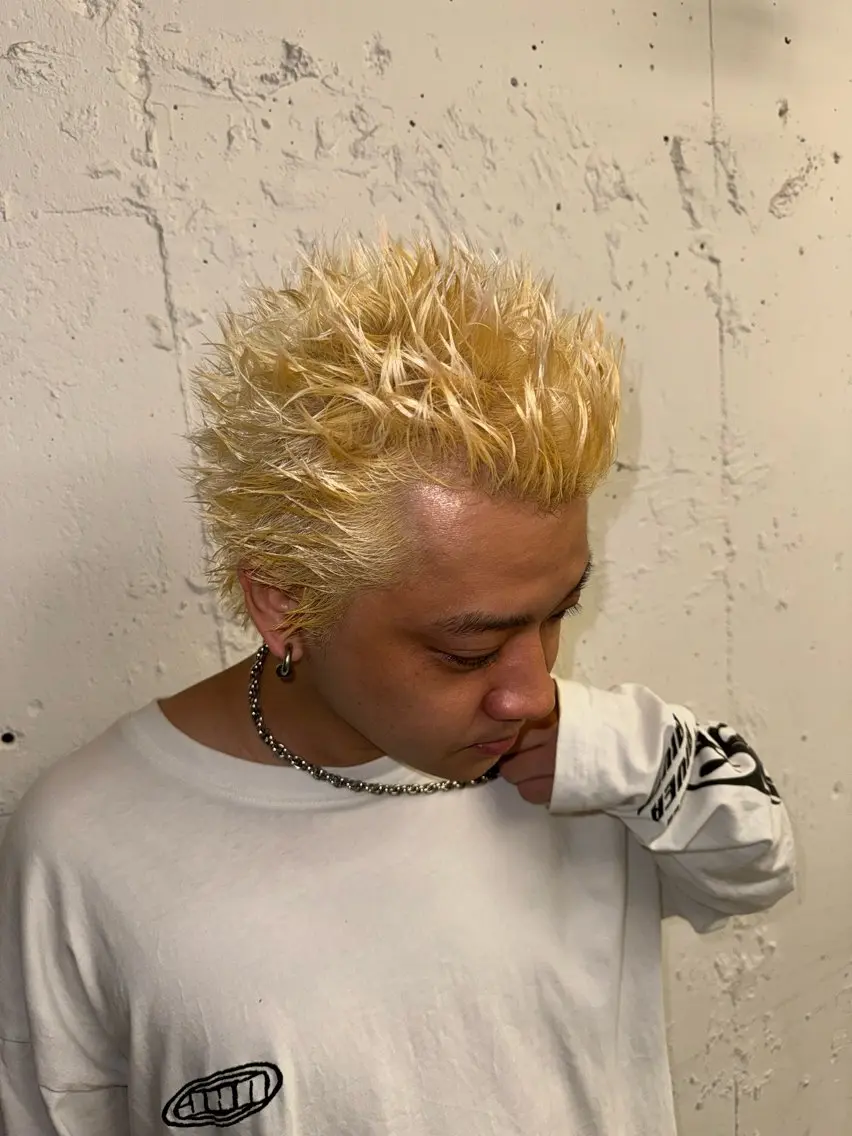 ショート カラー メンズ メンズブリーチ フェードカット メンズショート スキンフェード スパイキーショート カット ヘアカラー トリートメント 💈メンズ特化💈 TASUKUのヘアスタイル