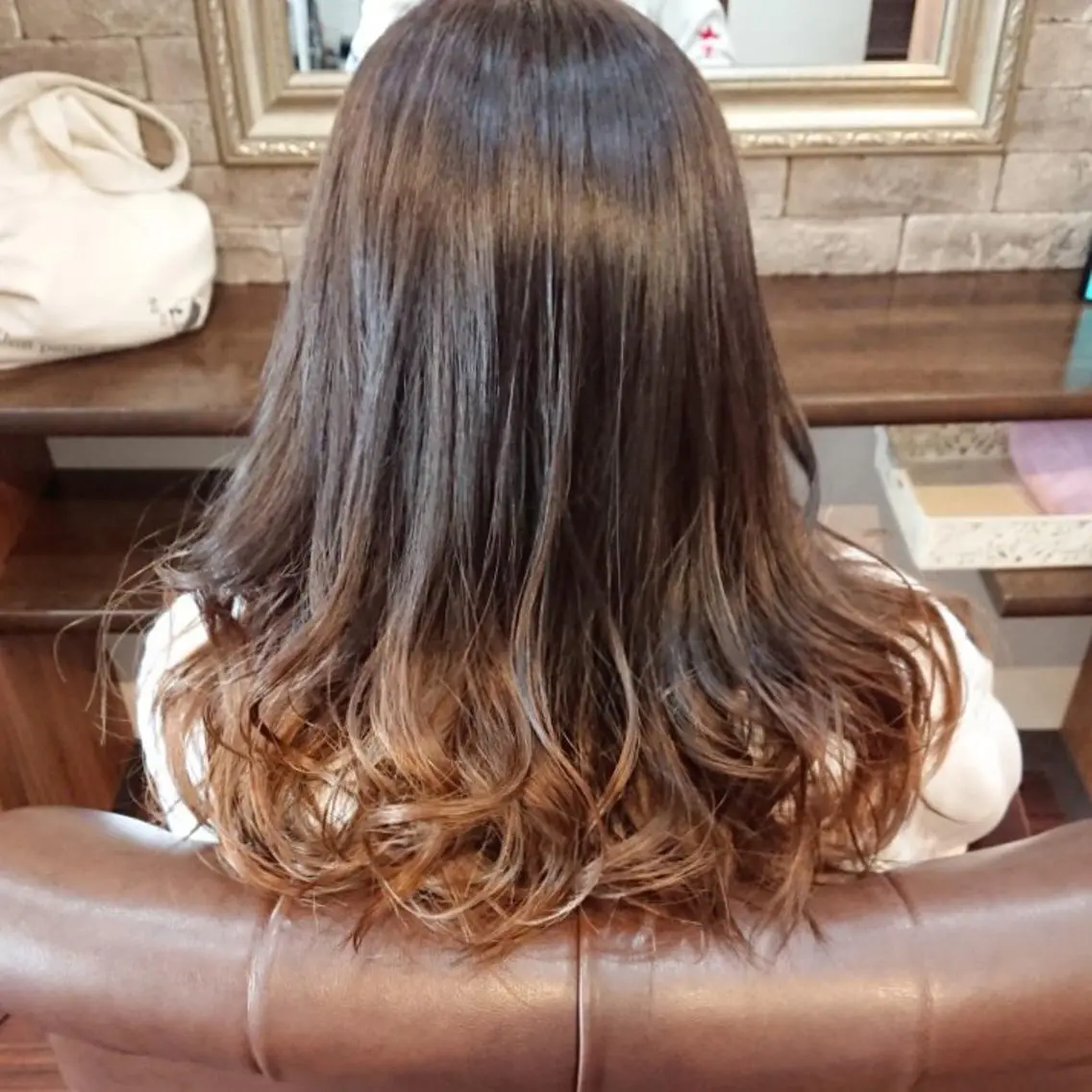 セミロング カラー ヘアカラー トリートメント 美髪 カラーリストのヘアスタイル