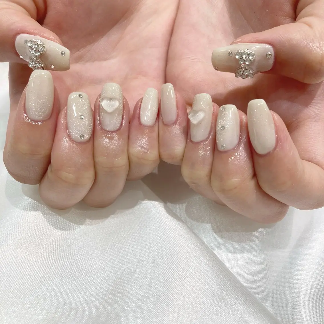 ネイル 氷ネイル・うるうるネイル ホワイト ハンドネイル emmi nailのネイルデザイン