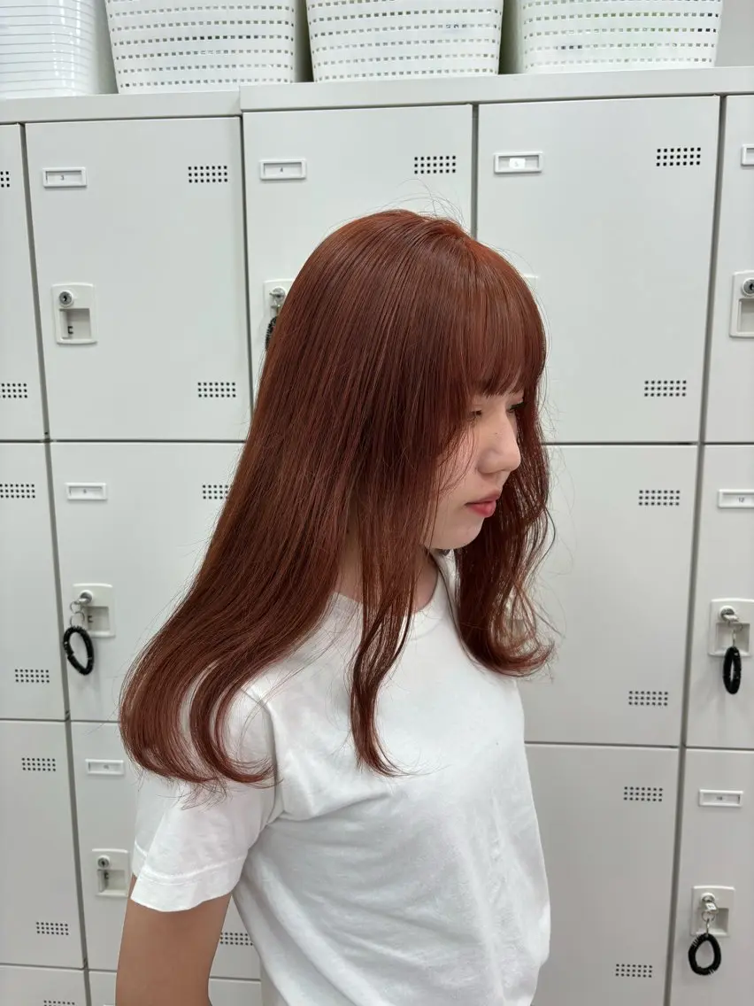 セミロング カラー 抜け感レイヤー︴ ニュアンスカラーのヘアスタイル