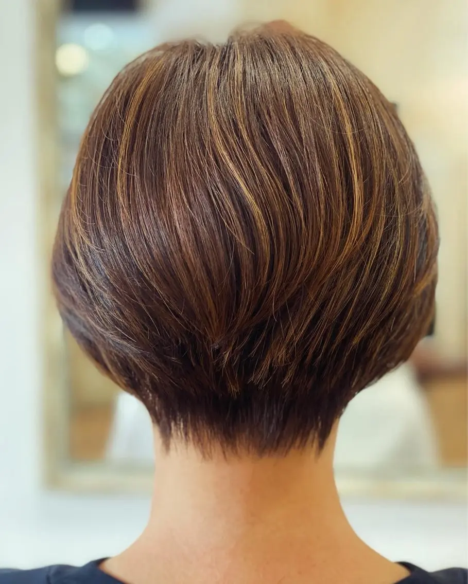 ショート カラー 岡田 里奈のヘアスタイル