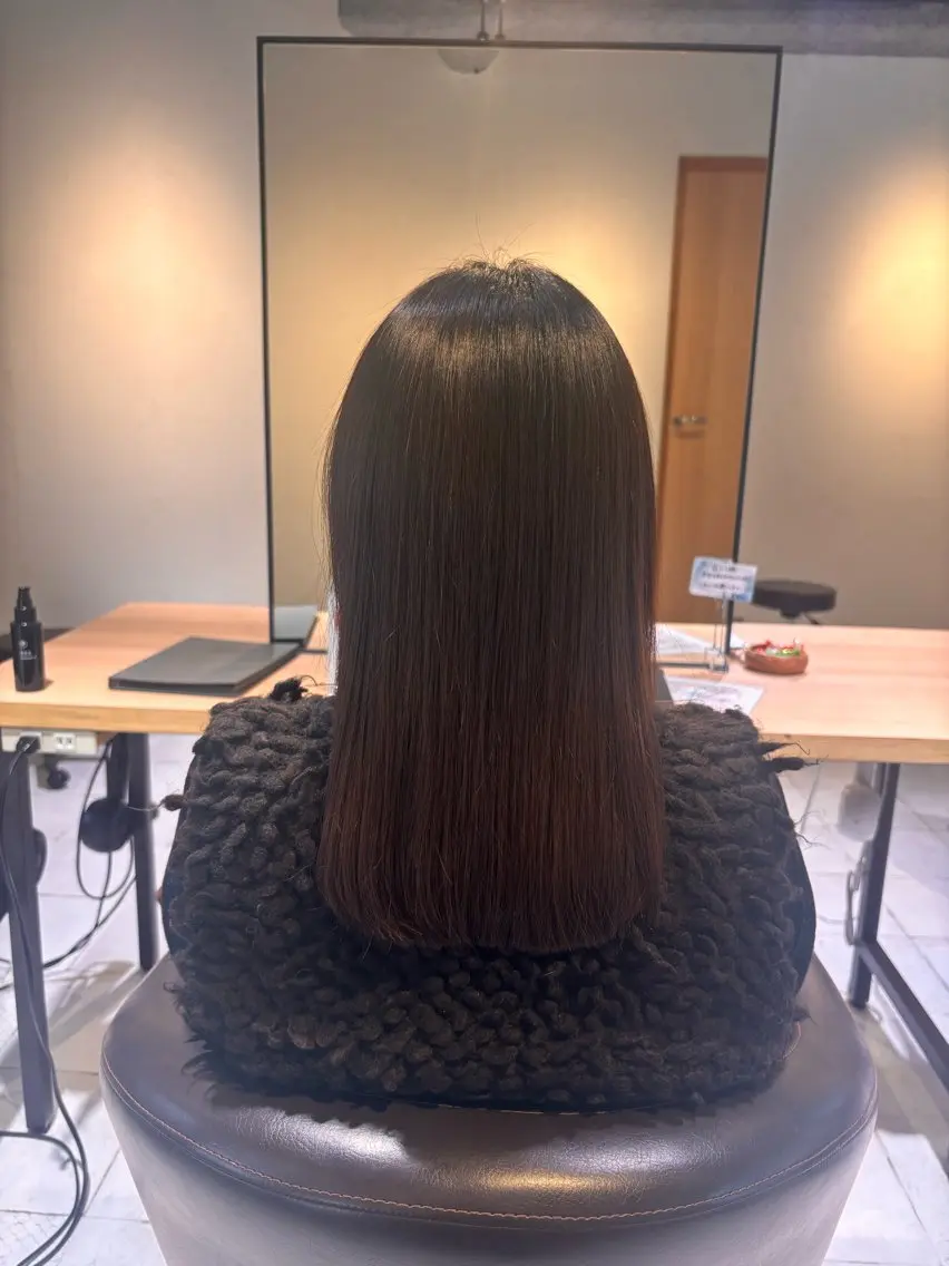 ミディアム 髪質改善 カット 縮毛矯正 トリートメント 尾形 百花のヘアスタイル