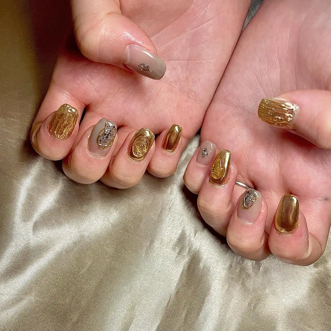 セミロング カラー パーマ ヘアアレンジ メンズ キッズ ネイル マツエク・マツパ アイブロウ グレージュ ミラーネイル el. by Aoのネイルデザイン