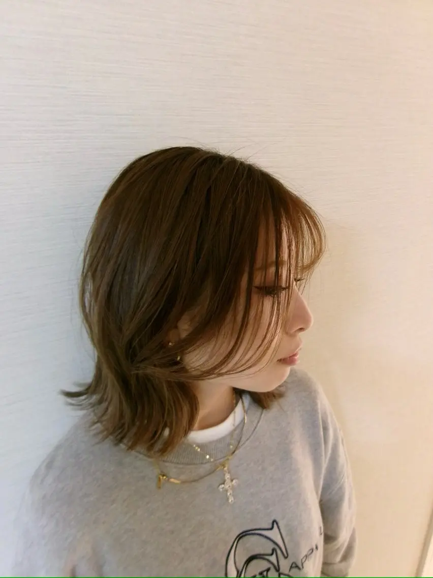 ミディアム カラー ヘアアレンジ タイトボブ個性派カラ ーAKANEのヘアスタイル