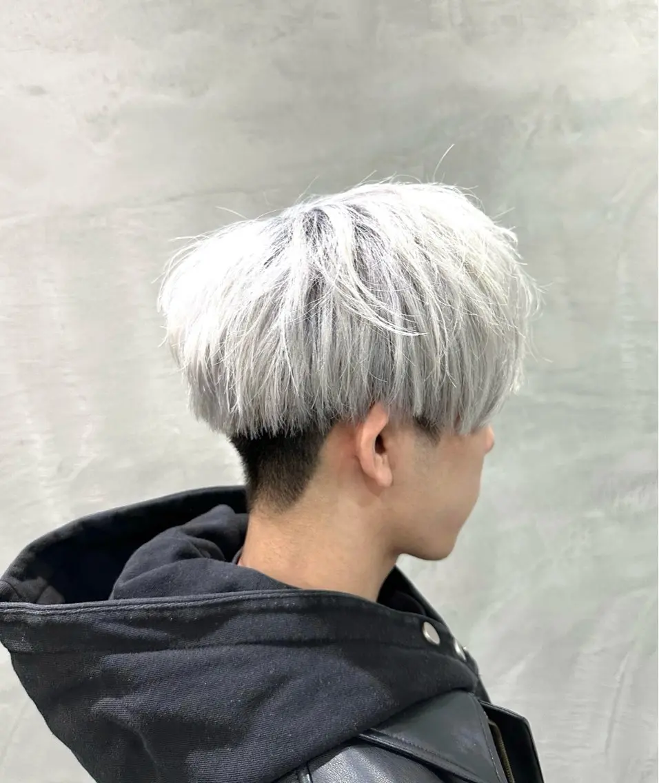 カラー メンズ メンズブリーチ ブリーチ シルバー ホワイトシルバー カット ヘアカラー メンズマッシュ職人 イシイのヘアスタイル
