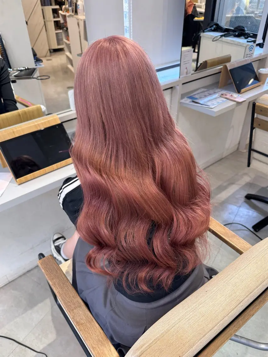 ロング カラー ベージュカラー ブリーチ ピンクカラー ピンクベージュ ヘアカラー fuka/梅田/ ミルクティーベージュのヘアスタイル