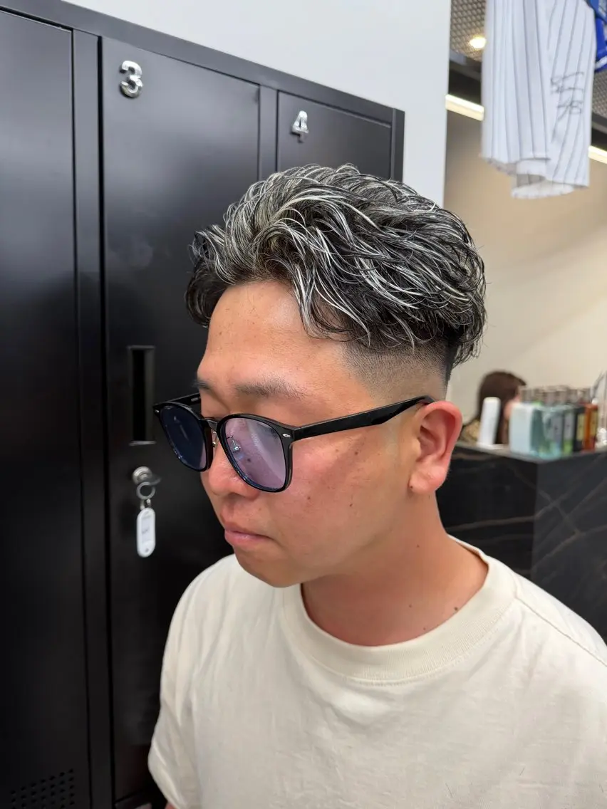 ショート カラー メンズ メンズメッシュ メッシュ カット ヘアカラー ヘアセット 【Men's Lapis横浜】翔太のヘアスタイル