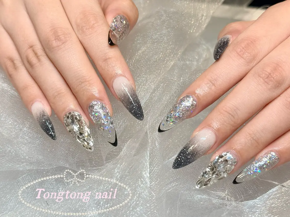 ネイル ジェルネイル グラデーション キラキラネイル 韓国ネイル ラメ(グリッター) ハンドネイル Tongtong Nail Salonのネイルデザイン
