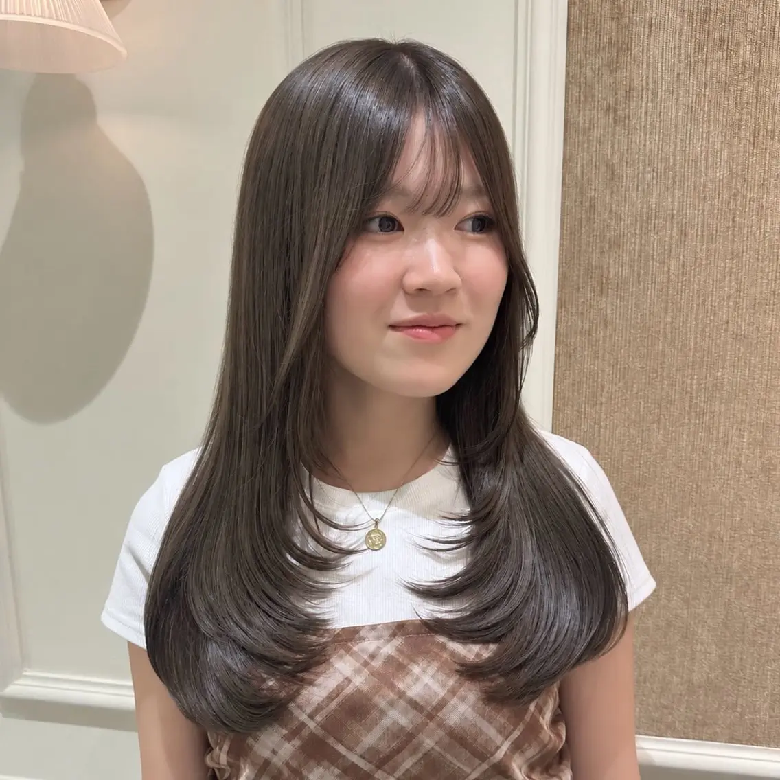 ロング カラー ブリーチ ダブルカラー グレージュ ブリーチなしカラー レイヤーカット カット ヘアカラー トリートメント ユウネ 【CIEL 栄】のヘアスタイル