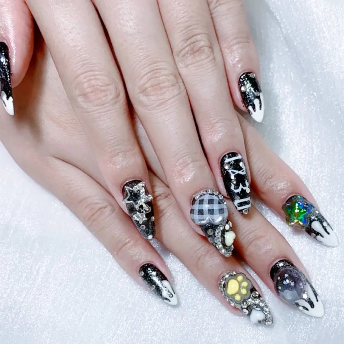 メンズ ネイル メンズ韓国風 アートネイル オーロラネイル ガーリー キラキラネイル ハンドネイル Nail salon 木にいるのネイルデザイン