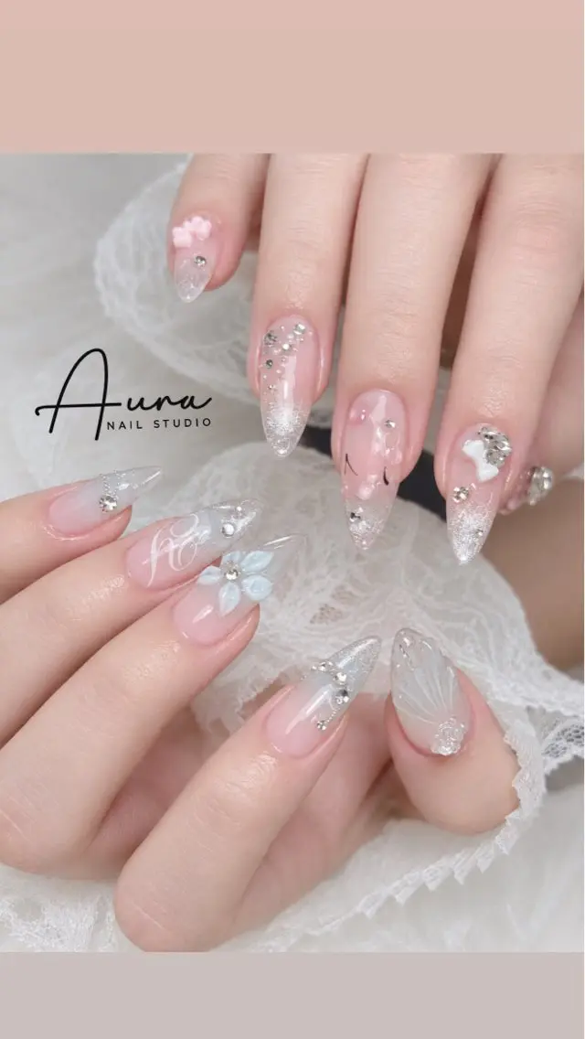 ネイル アートネイル フラワーネイル ジェルネイル キラキラネイル 韓国ネイル ハンドネイル Aura Nail Studioのネイルデザイン