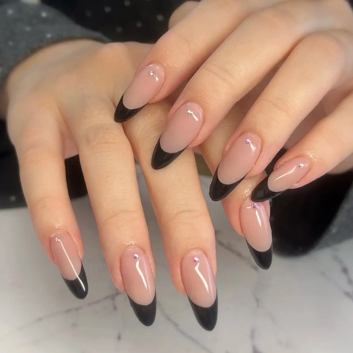 ネイル フレンチネイル ストーンネイル ハンドネイル Yun nailのネイルデザイン