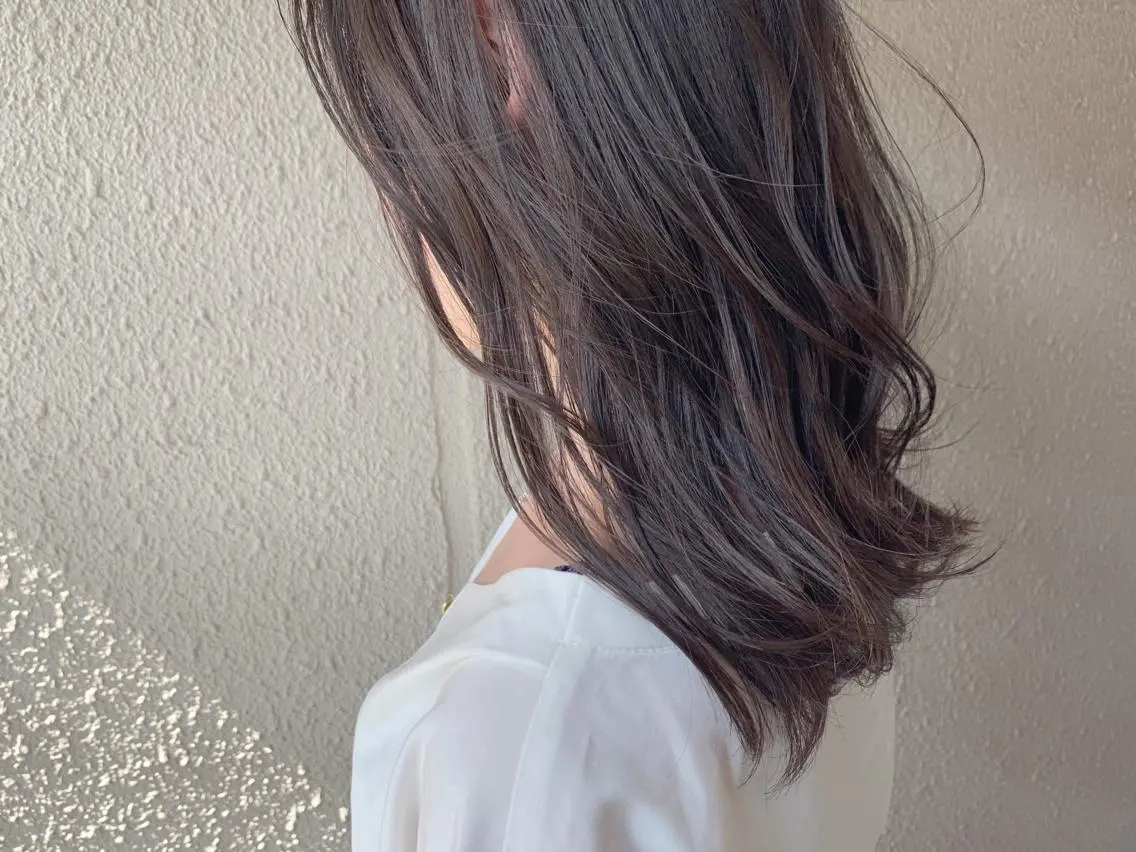 セミロング カラー オリーブグレー サダハルカ ｜chouetteのヘアスタイル