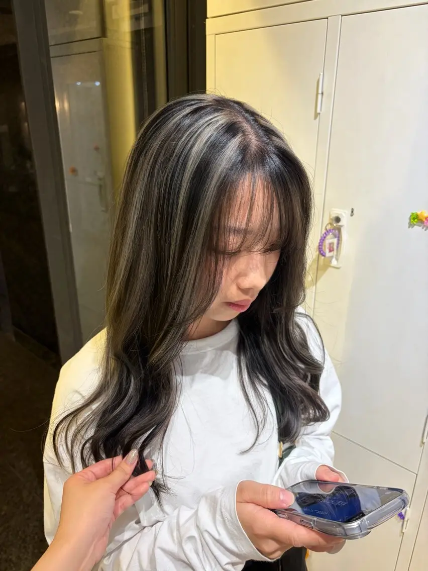 ロング カラー 透明感カラー グレージュ ハイライトカラー ハイライト 韓国風ヘア 千葉 ほのかのヘアスタイル