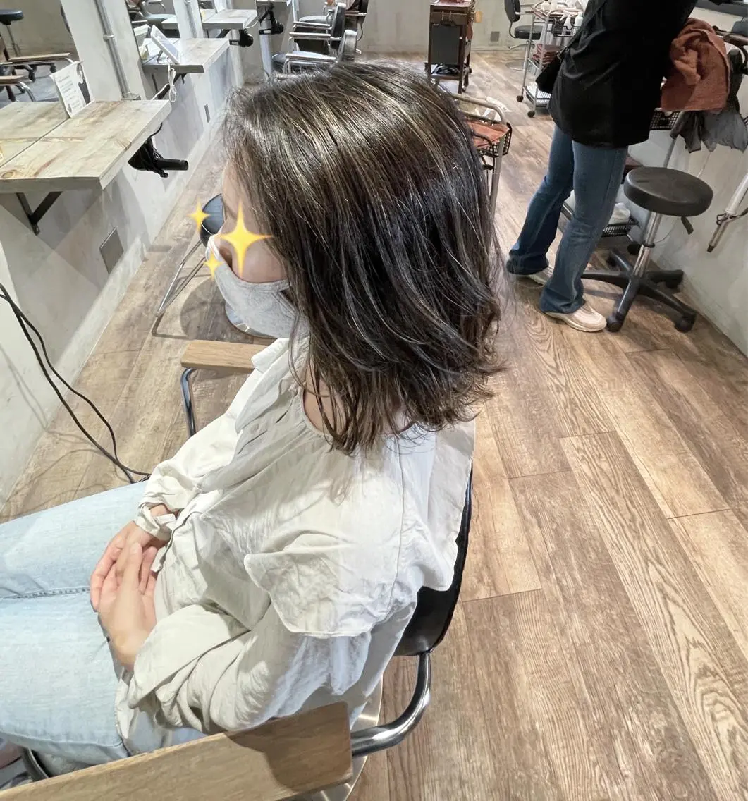 ミディアム ハイライト andKおもろまち店 艶ダブルカラー✨のヘアスタイル