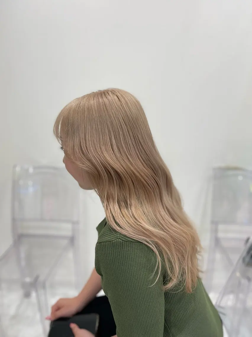 ロング カラー ベージュカラー ブリーチ ブロンド グレージュ ハイトーンカラー 色落ち綺麗🩰ハイ トーン🎀RINKAのヘアスタイル