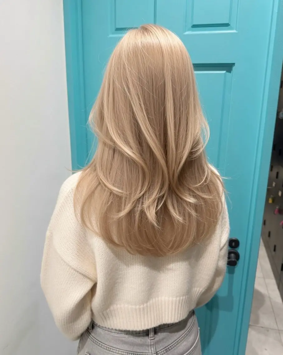 セミロング カラー ヘアアレンジ ベージュカラー ブラウンカラー ダブルカラー イルミナカラー ミルクティーブラウン カット ヘアカラー ハイトーン特化🤍 浦住のヘアスタイル